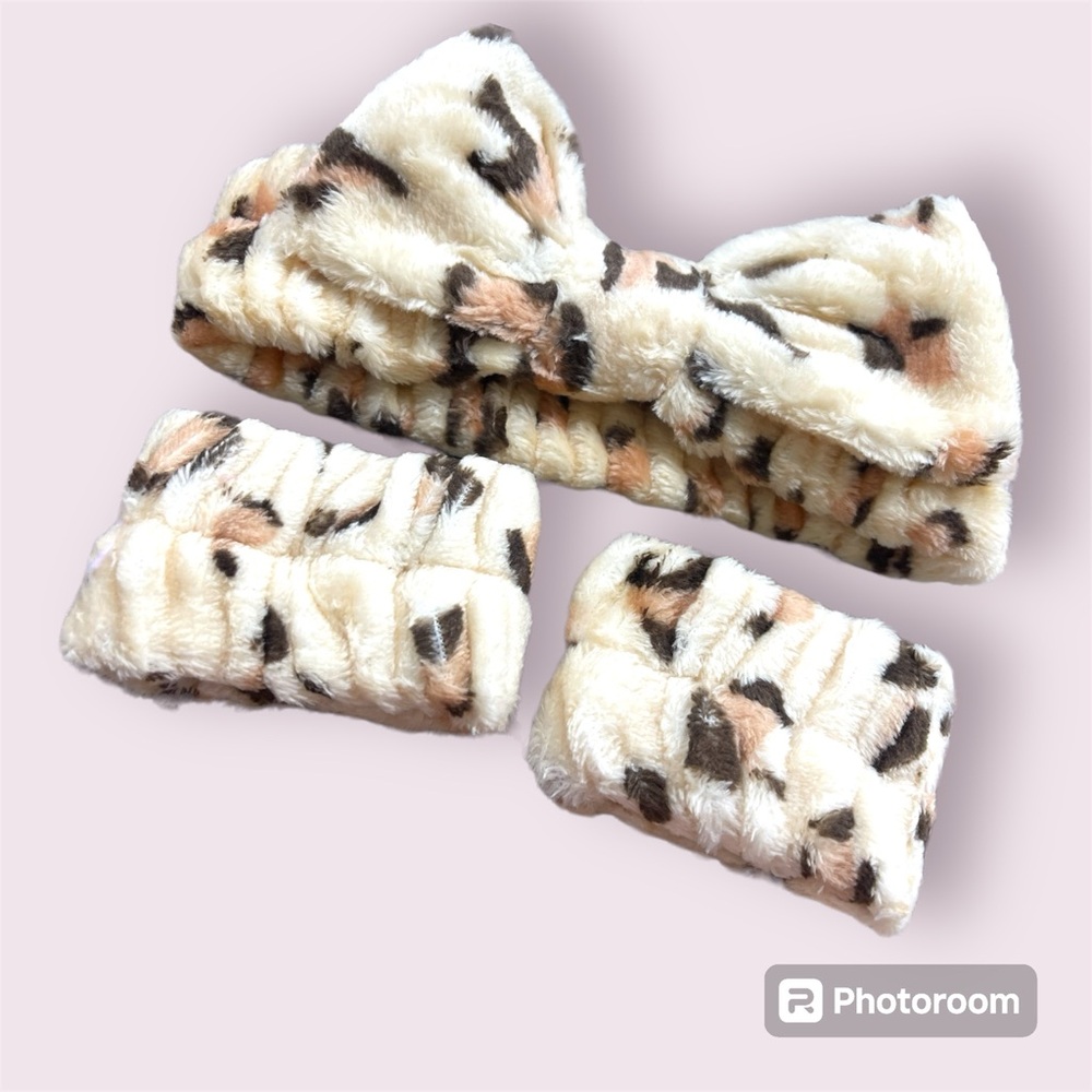 Makeup skincare headband with wrist bands